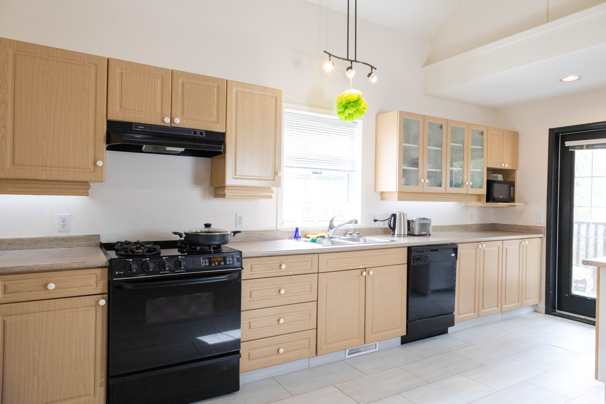 VanWest College学生寮のキッチン