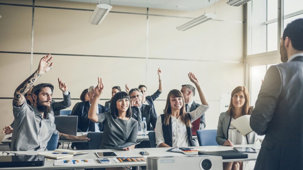 グループレッスンをしている様子の写真