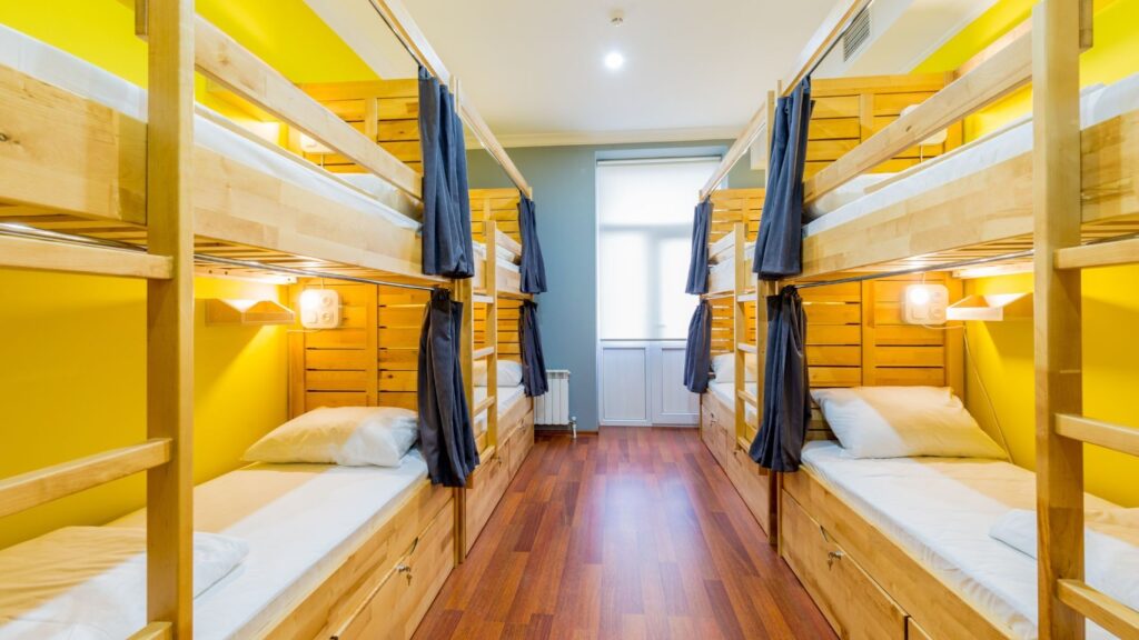 複数人部屋の寮の部屋の写真