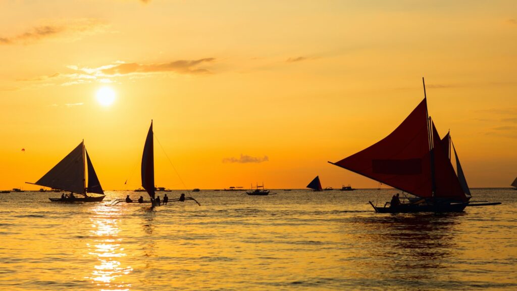 フィリピンのビーチと夕日の写真