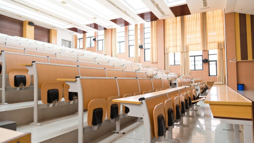 大学の講義室の写真